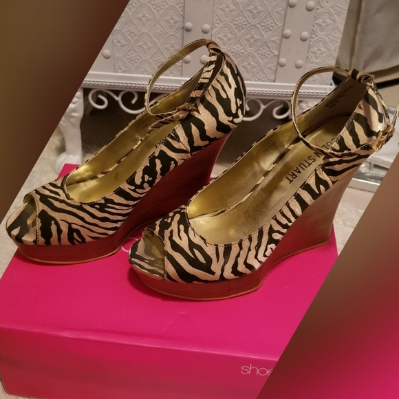 Satin Metallic Tiger Print Wedges - Picture 3 of 5